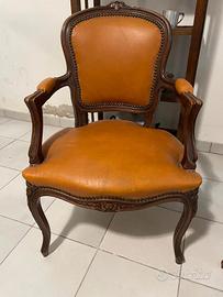 due poltroncine da camera in legno e pelle 