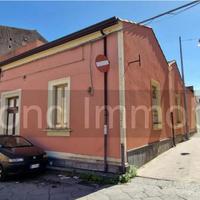 Casa singola con cortile e deposito a Riposto