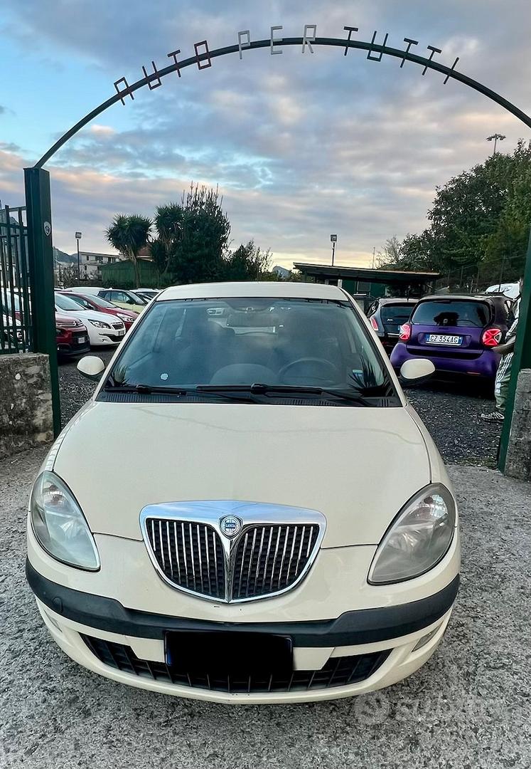Lancia Ypsilon