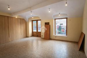 NEGOZIO A LANZO TORINESE