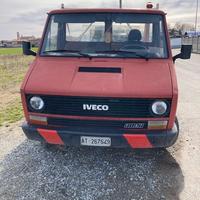 Iveco Daily 35-8 con Gru