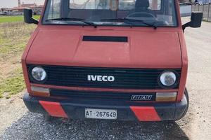 Iveco Daily 35-8 con Gru