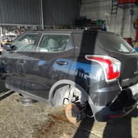 (INCIDENTATA) ssangyong tivoli porte ricambi #317