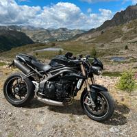 Vedo moto Triumph speed triple 1050