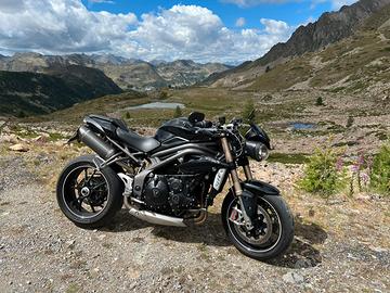 Vedo moto Triumph speed triple 1050