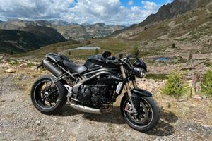 Vedo moto Triumph speed triple 1050