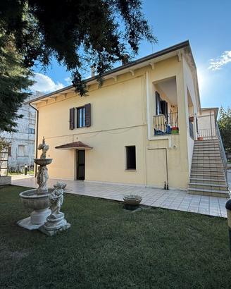 Cer chi una casa singola o bi fam a San Gabriele ?