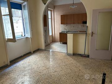 Appartamento Via Lucio Petrone - Salerno