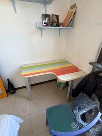 Scrivania angolare colorata per cameretta – 120x89