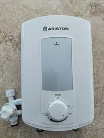 Scaldabagno elettrico istantaneo Ariston