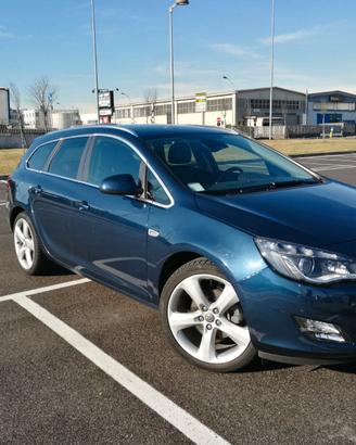 Astra 1.6 Turbo 180CV Sports Tourer Cosmo S MY2012