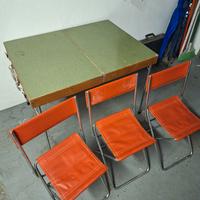 Tavolo da pic-nic con tre sedie 