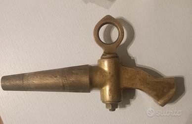 Antico rubinetto per botti
