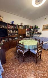 AMPIO TRILOCALE CON POSSIBILITA' DELLA TERZA CAMER