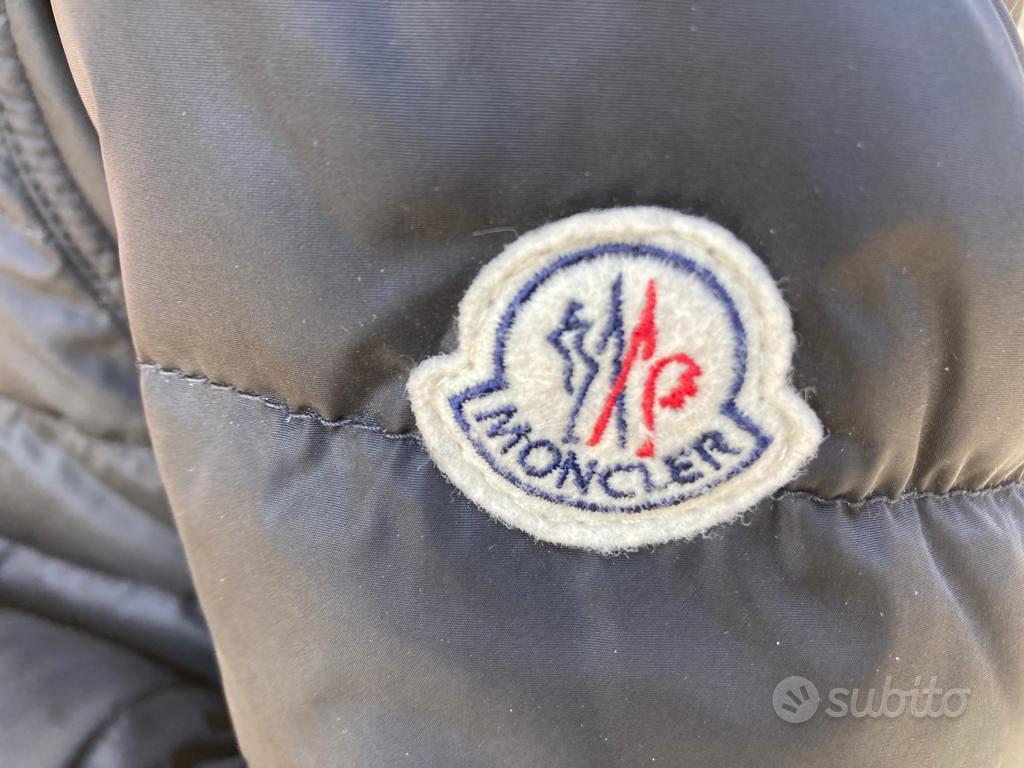 Moncler logo originale sale