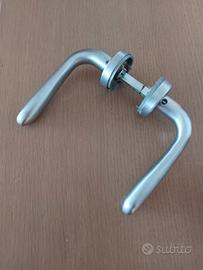 Coppia maniglie per porta