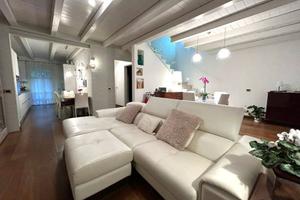 SALZANO CENTRO ELEGANTE VILLETTA A SCHIERA