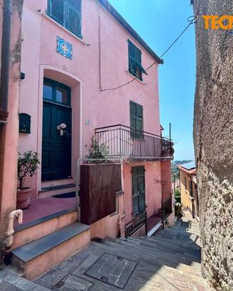 4 LOCALI A LA SPEZIA