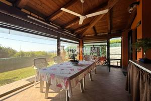 SPLENDIDA SOLUZIONE INDIPENDENTE CON AMPIO GIARDIN