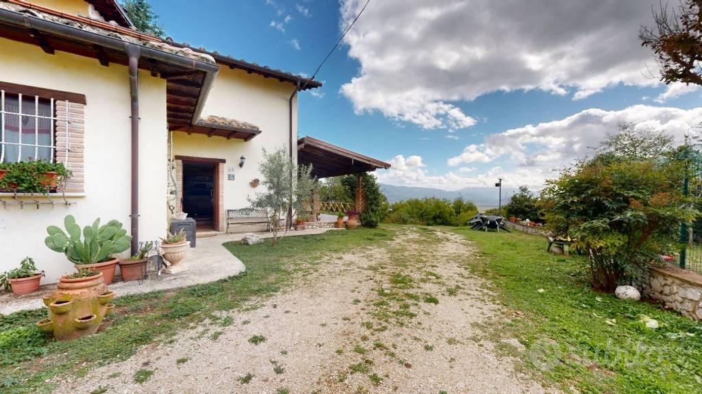Rustico / Casale di 220 m² con più di 5 locali a G - Vista 5