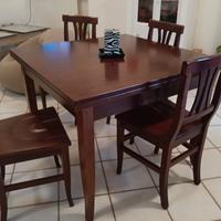 Tavolo in legno piu 4 sedie