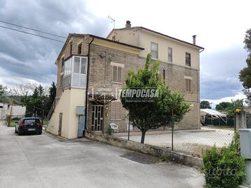 APPARTAMENTO CON AMPI SPAZI ESTERNI A MONTECASSIAN