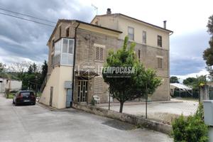 APPARTAMENTO CON AMPI SPAZI ESTERNI A MONTECASSIAN