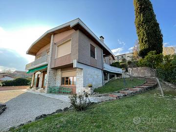 Villa indipendente con giardino a Castellalto R99