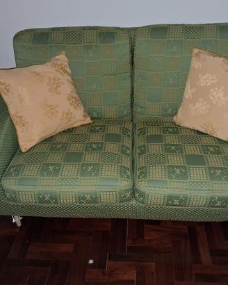 divano verde 2 posti