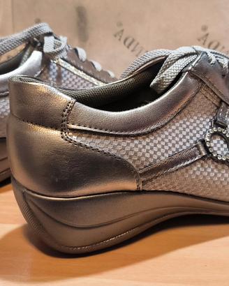 Sneakers Argento Metallizzate – Comfort, Design