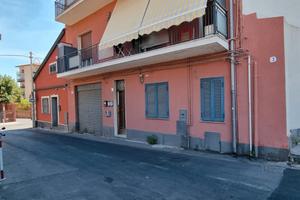 MASCALUCIA CENTRO 3 vani con porzione di terrazza