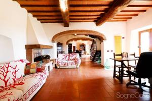 Rustico / Casale di 601 m² con più di 5 locali e p