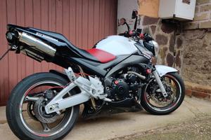 Suzuki GSR 600 (depo)