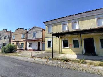 Immobile in asta di 500 m² con 1 locale a Taglio d