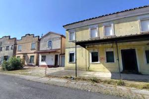 Immobile in asta di 500 m² con 1 locale a Taglio d