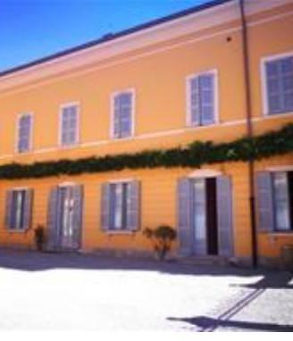 VILLA STORICA A TRIVULZIO CON APPARTAMENTI, UFFICI