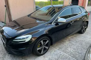 VOLVO V40 D2 R-design