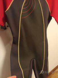 Muta da sub uomo marca " Decathlon" taglia 44