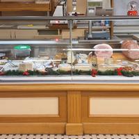 Banco frigo dotato di 3 sportelli refrigeranti