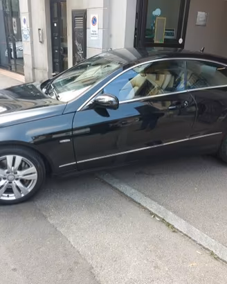 Mercedes-benz E 350 CGI Coupé BlueEFFICIENCY Avant