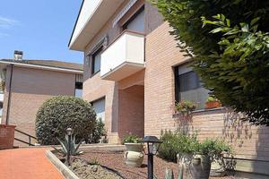 Appartamento di 108 m² con 4 locali e box auto a T