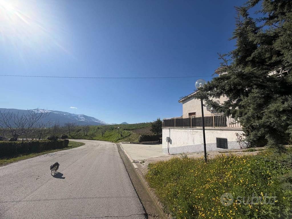 Rustico / Casale di 400 m² con più di 5 locali e b - Vista 3