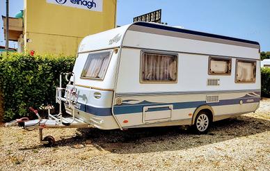 Roulotte Fendt Platin 4 posti Bi-matrimoniale