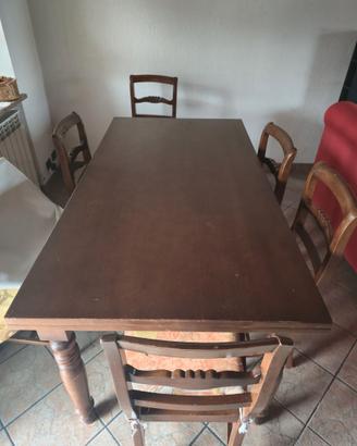 Tavolo allungabile con sedie