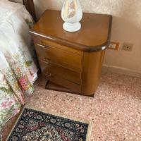 Comodini in legno con lampade