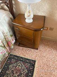 Comodini in legno con lampade