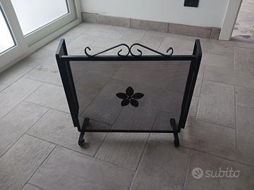 Parascintille da camino in ferro battuto