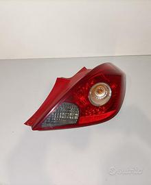 STOP POSTERIORE DESTRO INTEGRATO NEL PORTELLO OPEL