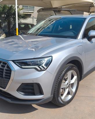 Audi Q3 45 TFSI e S tronic Business