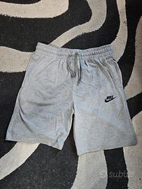 pantaloni corti nike 